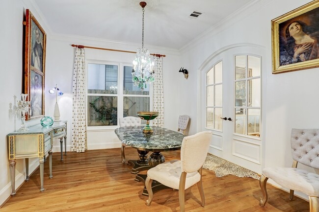 Building Photo - 2629 University Blvd