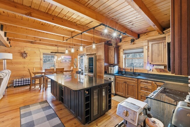 Building Photo - 1680 Lower Hatcher Creek Rd