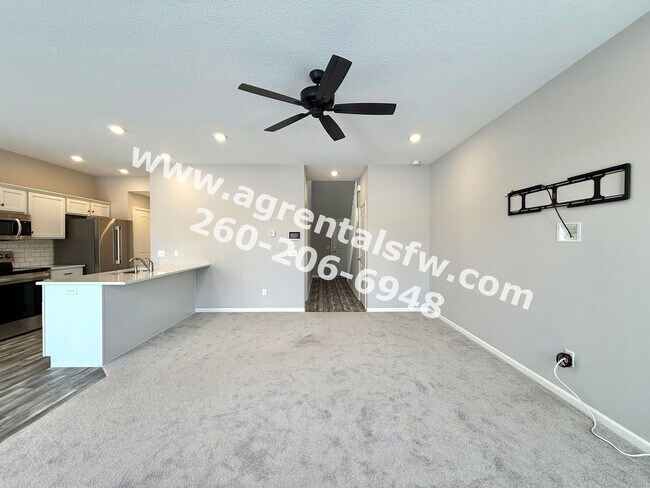 Building Photo - 3 Bedroom Residence