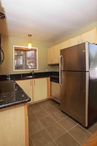 Building Photo - Cozy Condo at Marquam Court. Near OHSU with Parking and Storage-