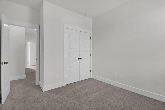 Building Photo - 266 Symphony Ave