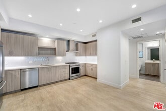 Building Photo - 5955 Saturn St