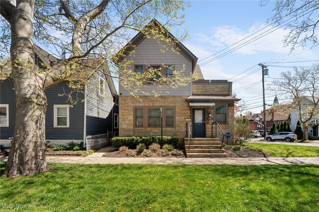 Primary Photo - 2231 W 10th St