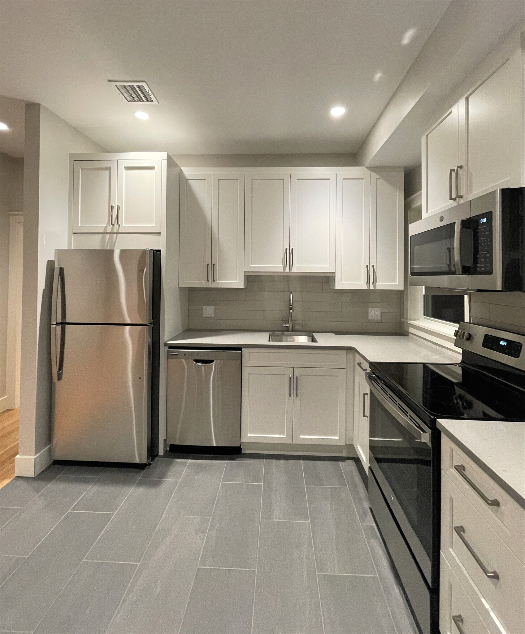 Building Photo - 70 Spring St