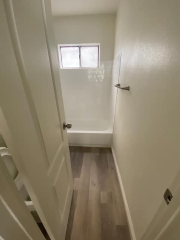 Building Photo - 820 S Walnut Ave