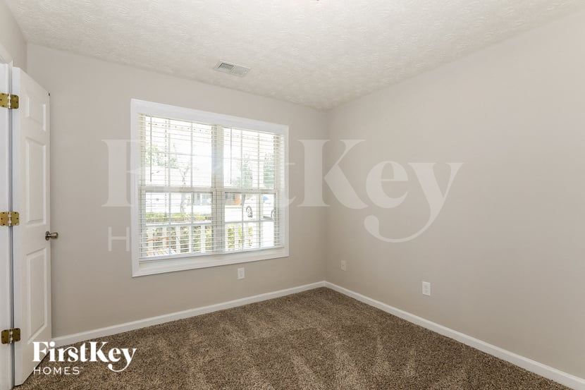 Building Photo - 189 Waters Edge Dr