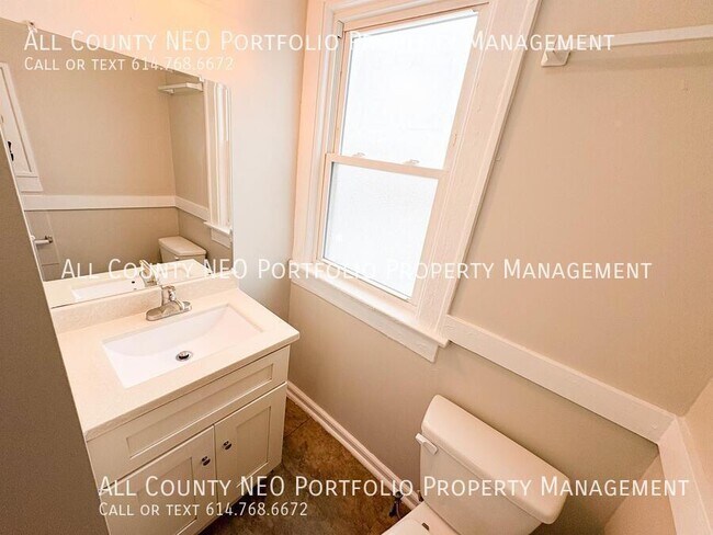 Building Photo - 21 N Wayne Ave