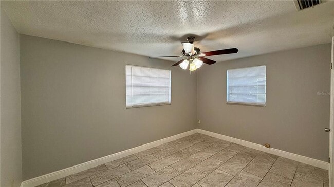 Building Photo - 724 N Lincoln St