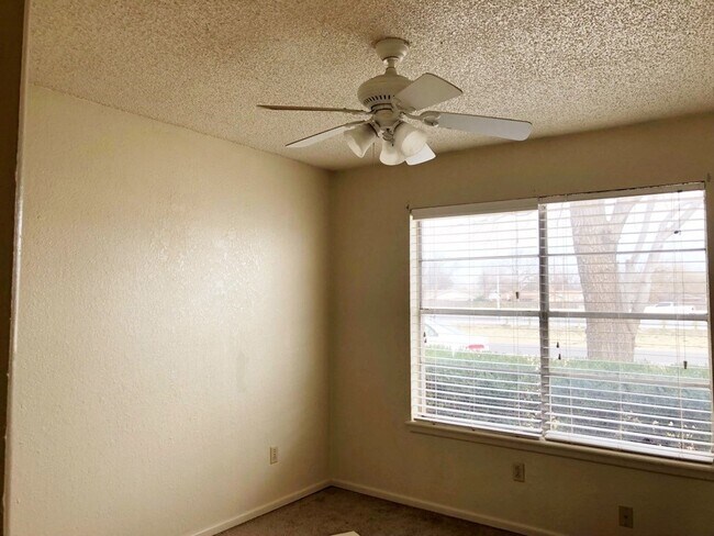 Building Photo - 2121 S Loop 289