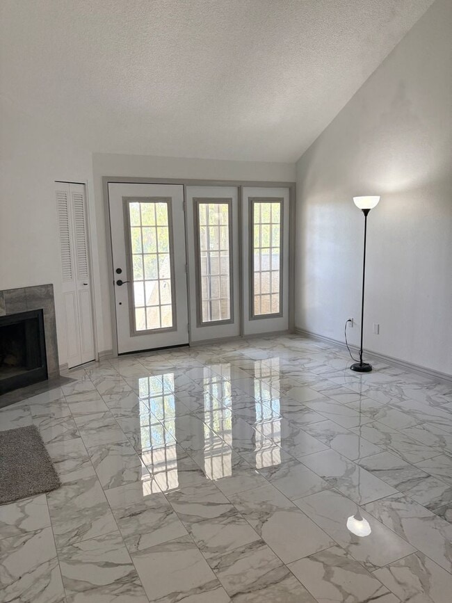 Building Photo - **SLEEK 1 BEDROOM/1 BATHROOM/LOFT/1 CAR GARAGE CONDO IN MESA (BROWN RD & CENTER ST)**