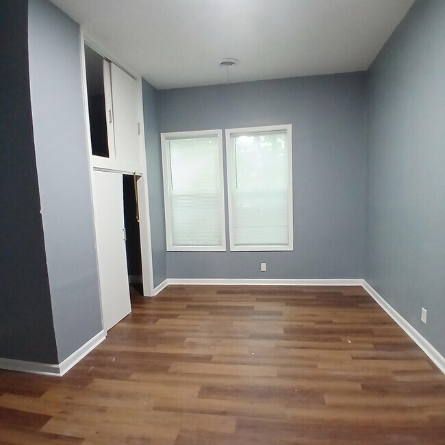 Building Photo - 949 Kney St