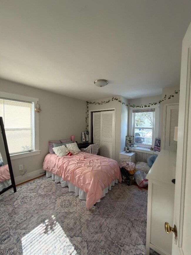 Building Photo - 664 Valley Rd