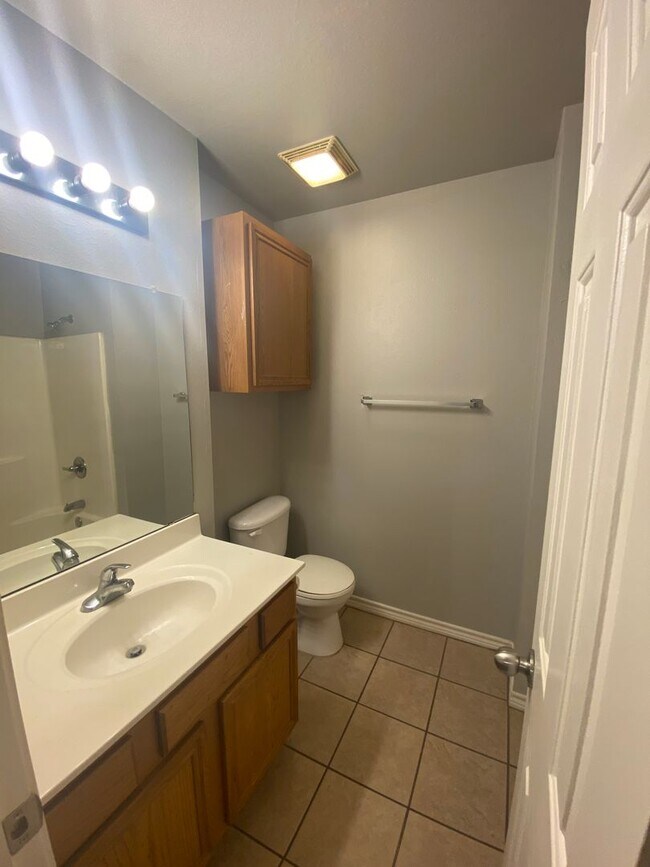 Building Photo - 5420 Kemper St