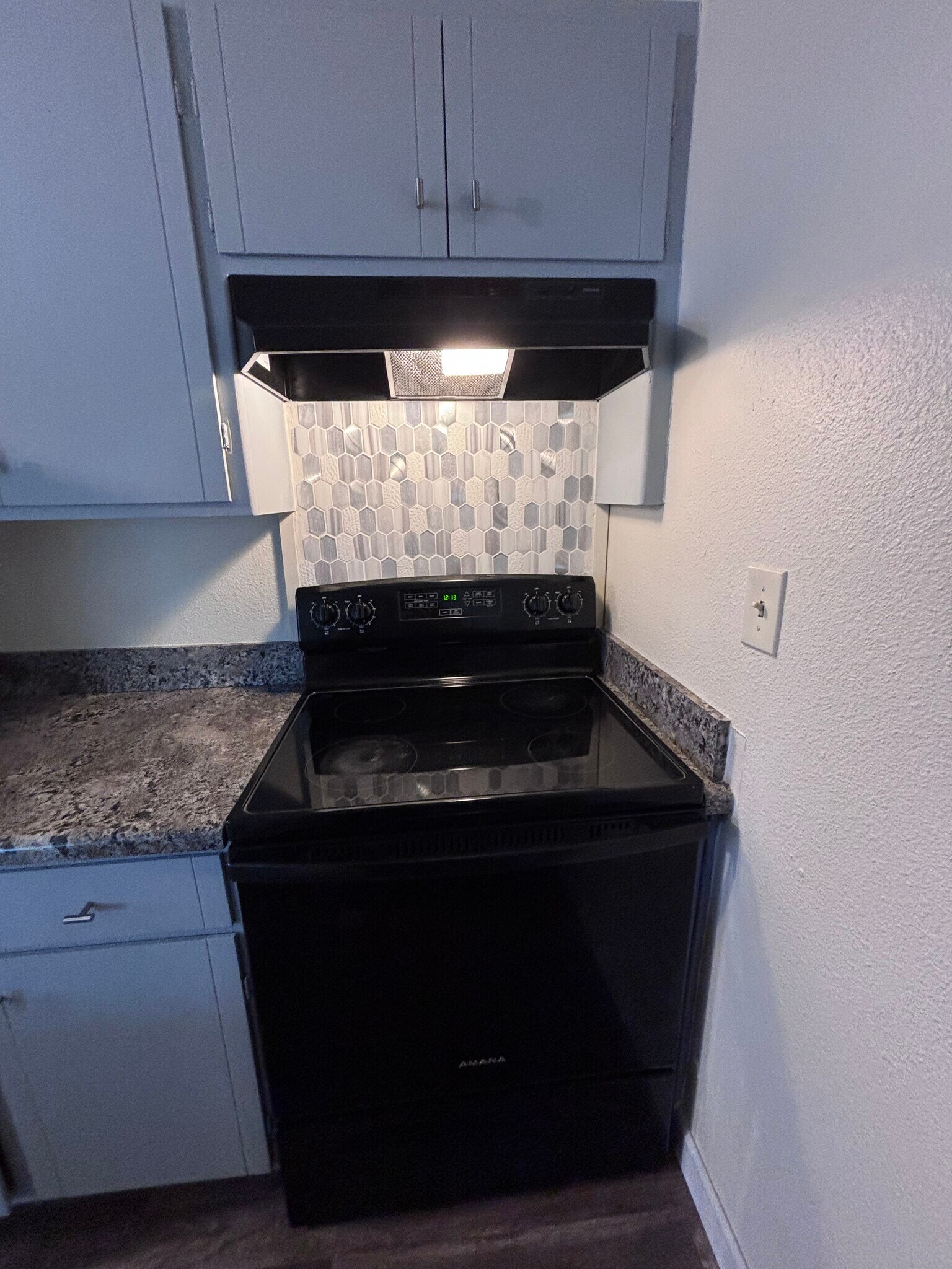 Building Photo - 139 W Lassen Ave