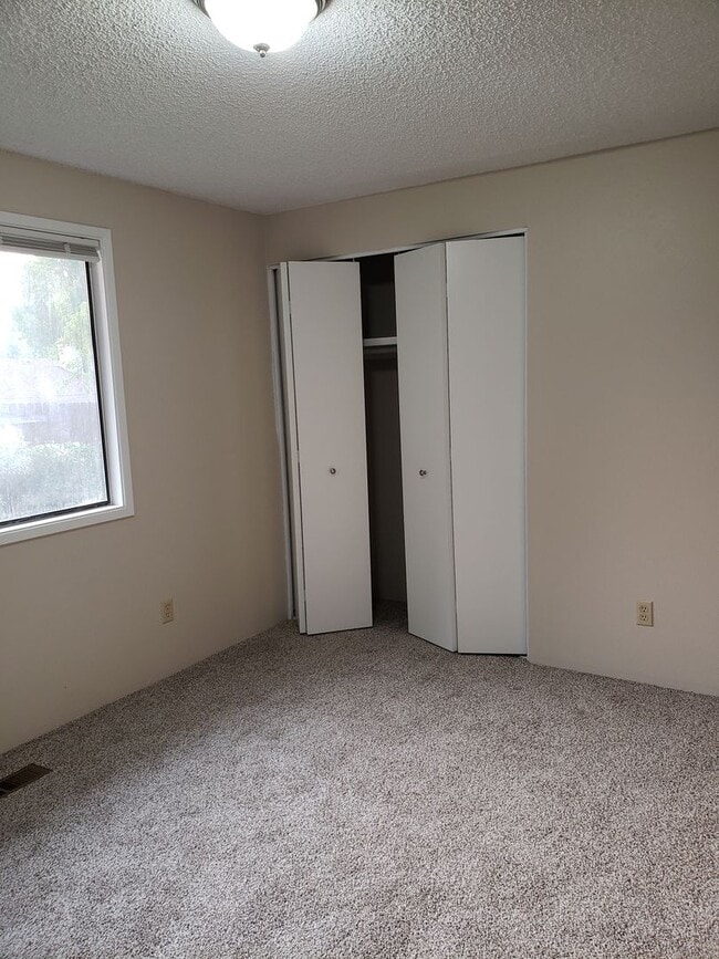 Building Photo - Move in Special! HALF OFF FIRST MONTHS RENT!