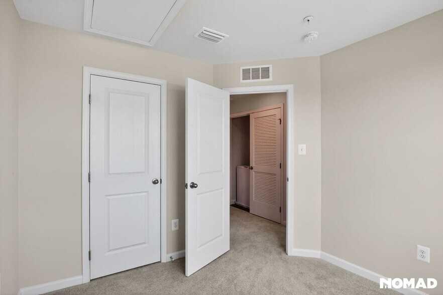 Building Photo - 611 Yellow Bill Ln