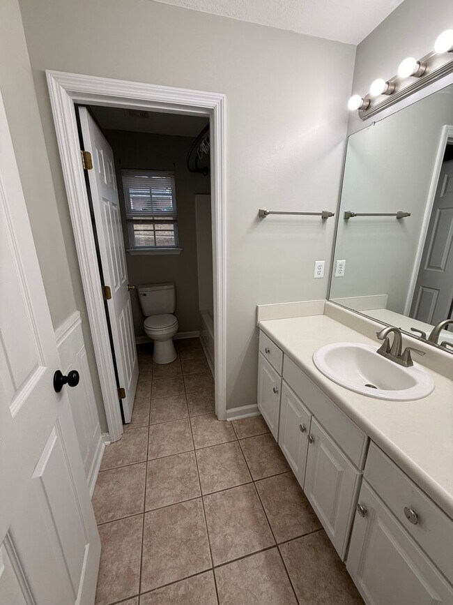 Building Photo - HOME FOR LEASE 4 BR 2 BATH RANCHSTYLE  SPLIT FLOOR PLAN AND OPEN  LARGE  FENCED BACKYARD  CONVENI...