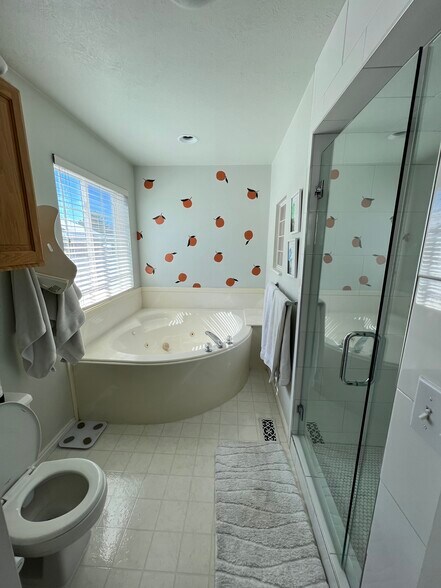 Main - Master Bath 1/3 - 565 W 40 N