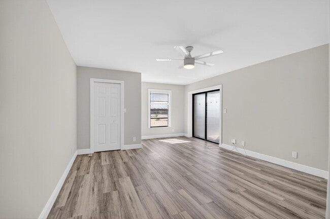 Building Photo - 7076 Huntington Ln