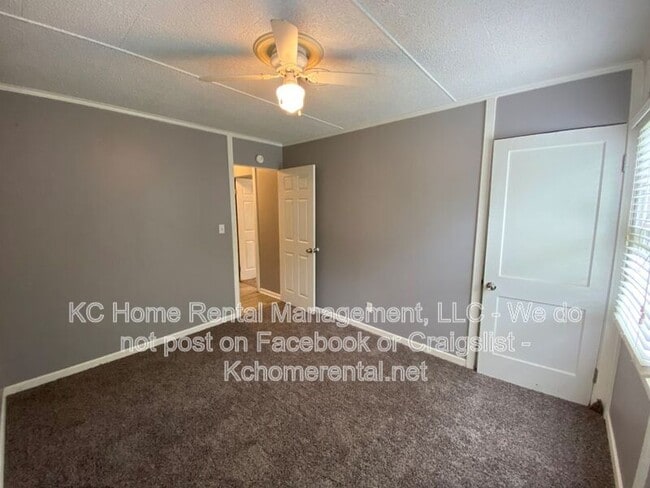 Building Photo - 704 NE 45th Terrace