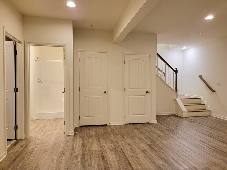 Building Photo - 642 Brentwood Dr