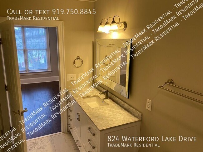 Building Photo - 824 Waterford Lake Dr