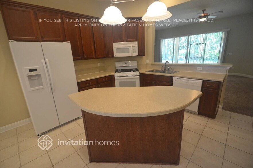 Building Photo - 382 Edge of Woods Rd