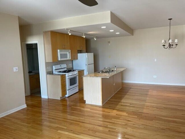 Building Photo - 1 Bed 1 Bathroom River West