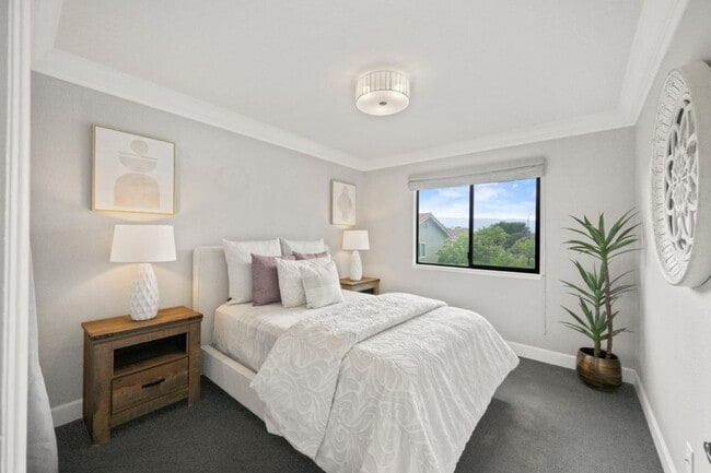 Building Photo - Immaculate 3 Bedroom 2.5 Bath Condominium ...