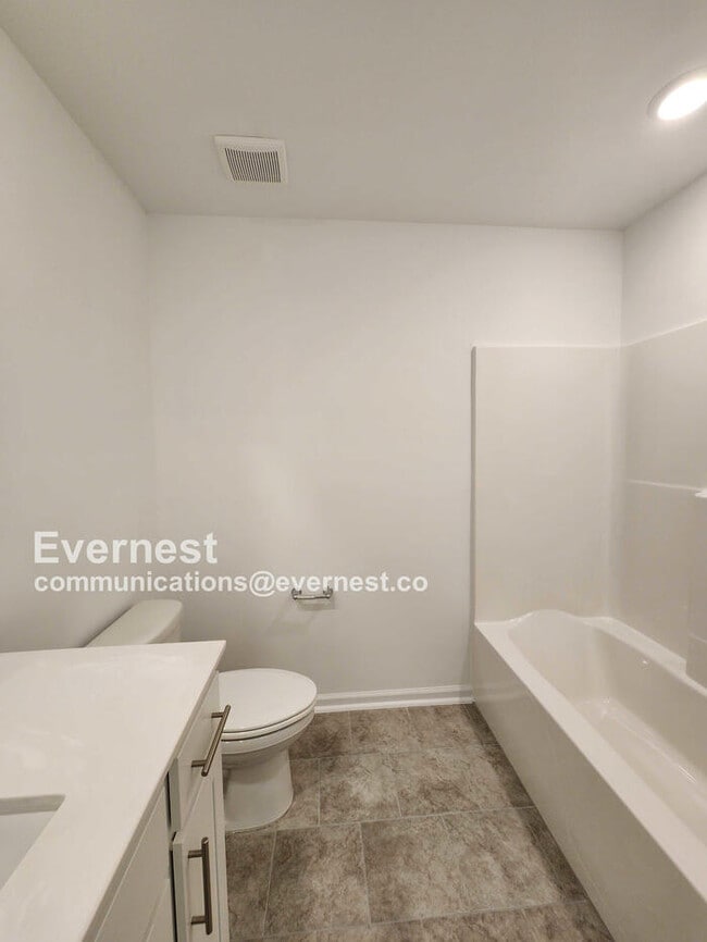 Building Photo - 1540 Crescent Townes Wy