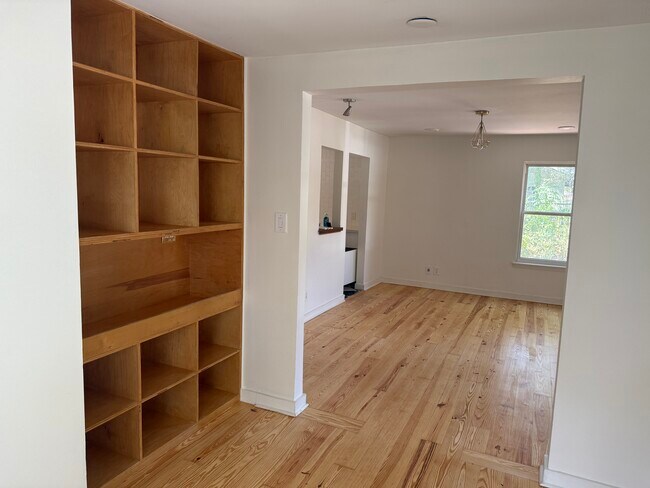 Building Photo - 6115 Felix Ave