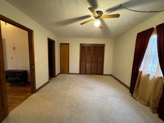 Building Photo - Rent free December ! Sign a lease in December and enjoy the rest of the month free!