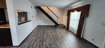 Building Photo - 322 Russet Way
