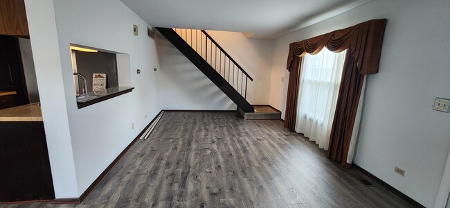 Building Photo - 322 Russet Way