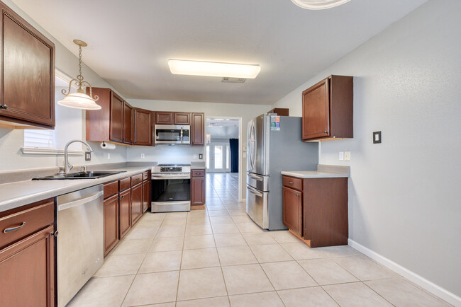 Building Photo - 911 River Hill