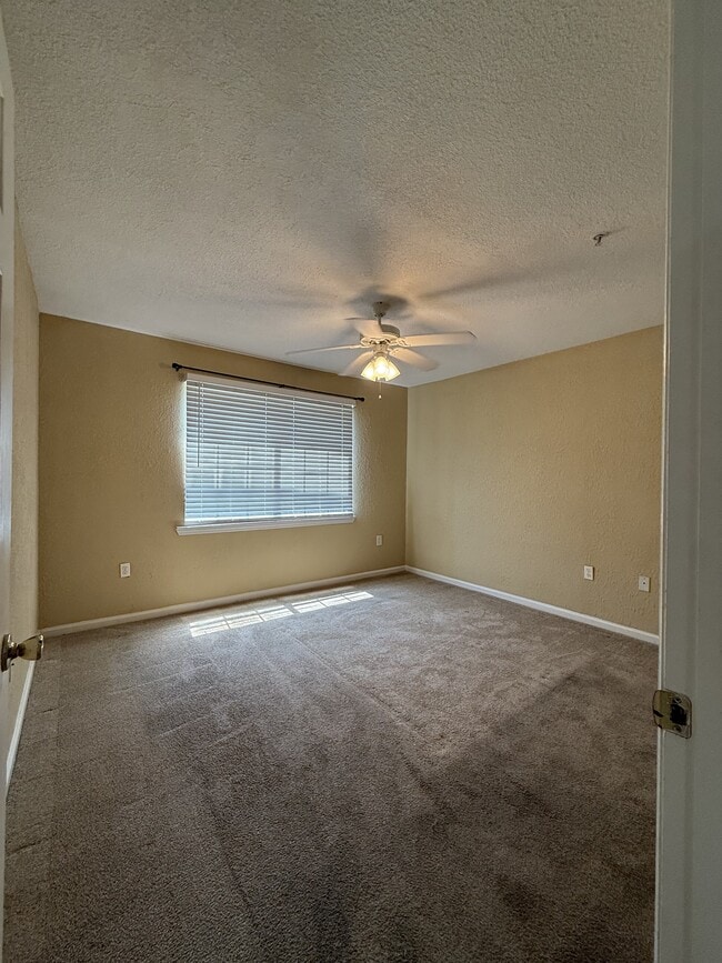 Building Photo - 800 Boardwalk Dr