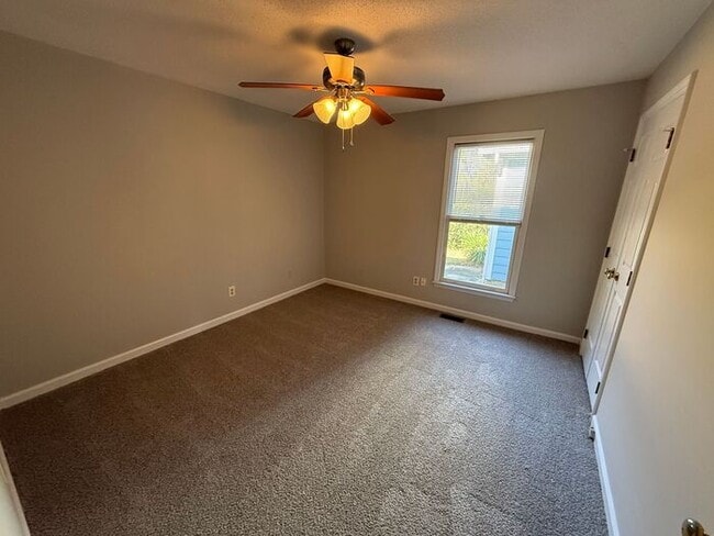 Building Photo - Beautiful Ranch style 3 Bed 2 Bath Home! Large Yard and 2 Car Garage!