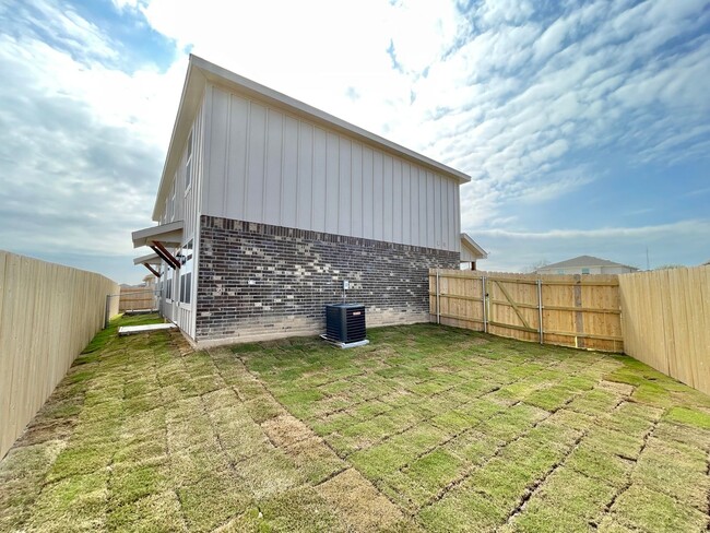 Building Photo - 1708 Castroville Trl