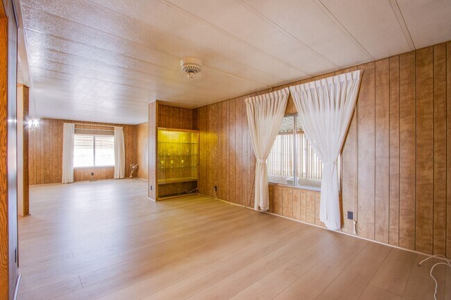 Building Photo - 55+ community 2 bed 2 bath