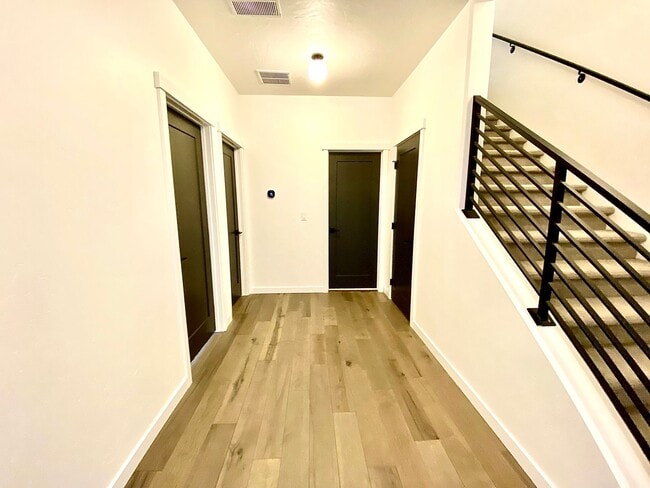 Building Photo - 1258 E Echelon Rdg Ln