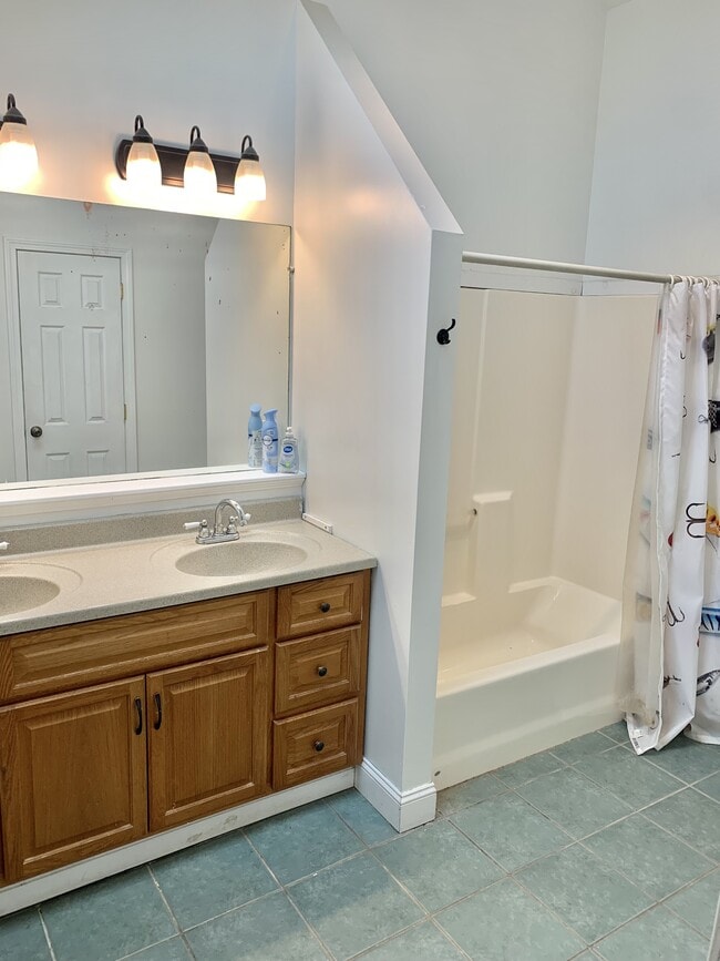 Building Photo - 756 Stream Rd