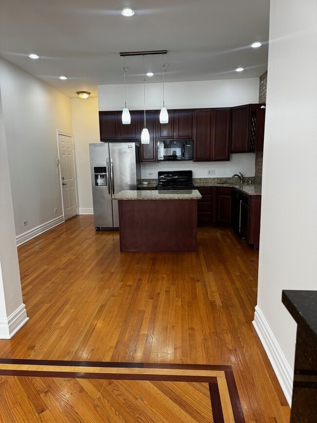 Building Photo - 4852 S Prairie Ave