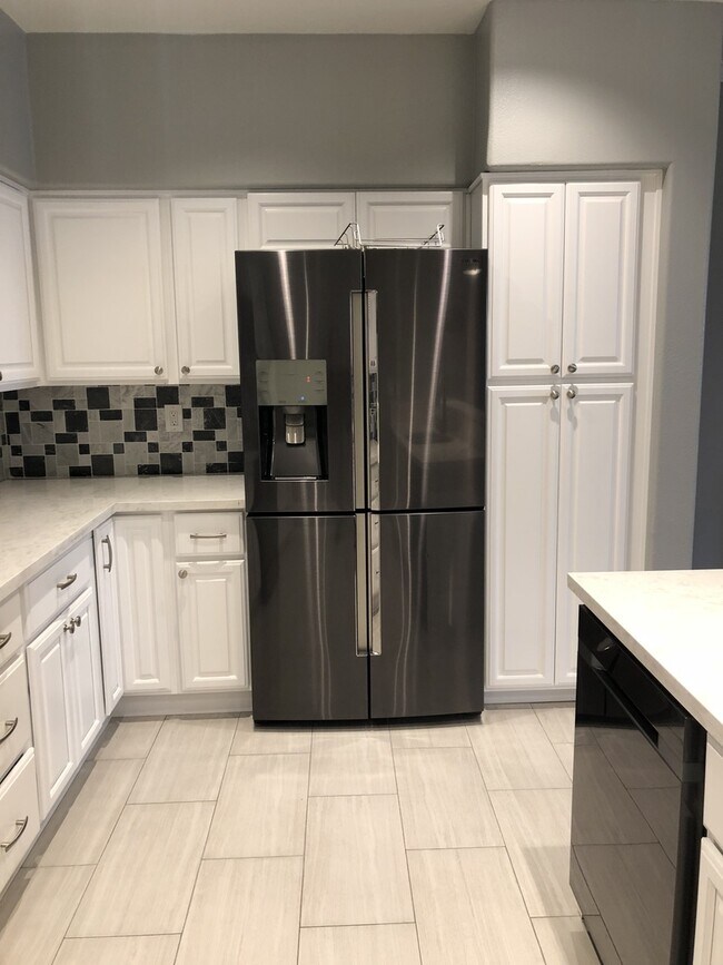 Building Photo - 2BR/2BA Plus Bonus/office Condo at The Hei...