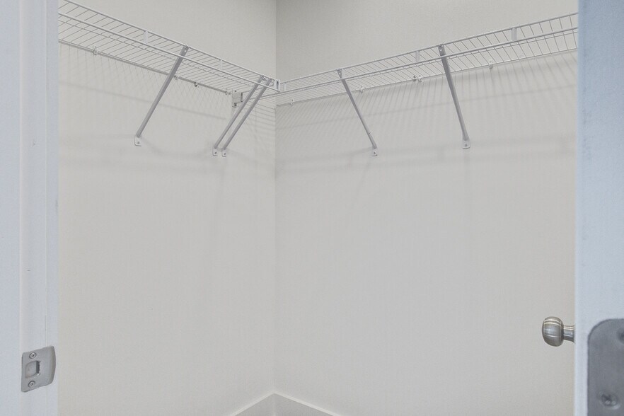 Building Photo - 2161 W Jimtown Dr