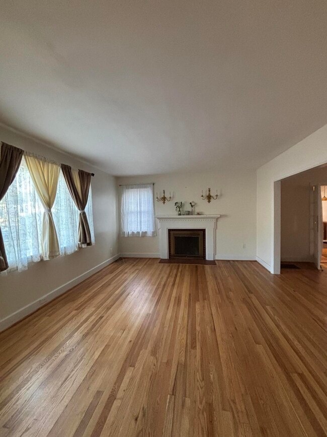 Building Photo - 919 Seminole Ave