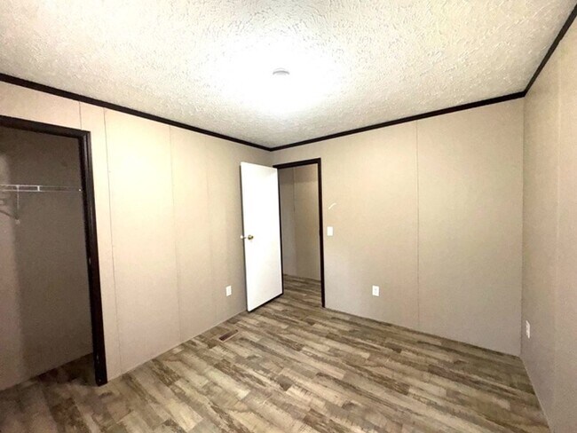 Building Photo - University Estates 59