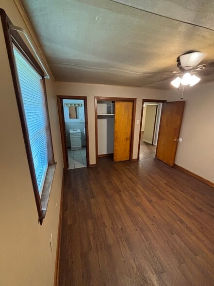 Building Photo - 17415 Sidney rd