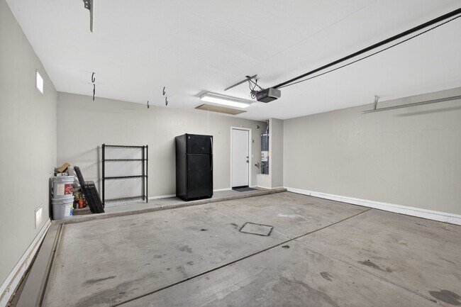 Building Photo - Updated House in Chandler Community