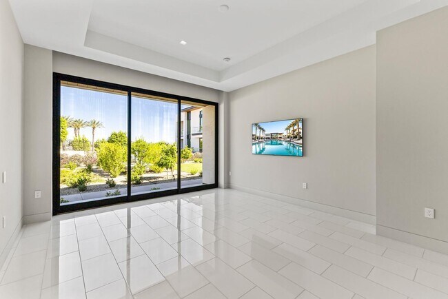 Building Photo - 6587 N Palmeraie Blvd