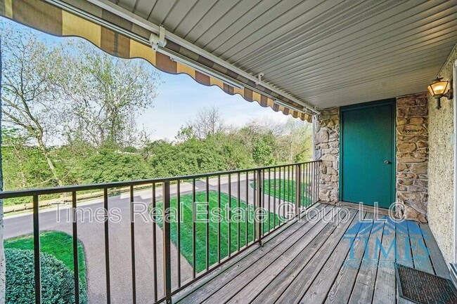 Building Photo - 220 Westridge Pl N